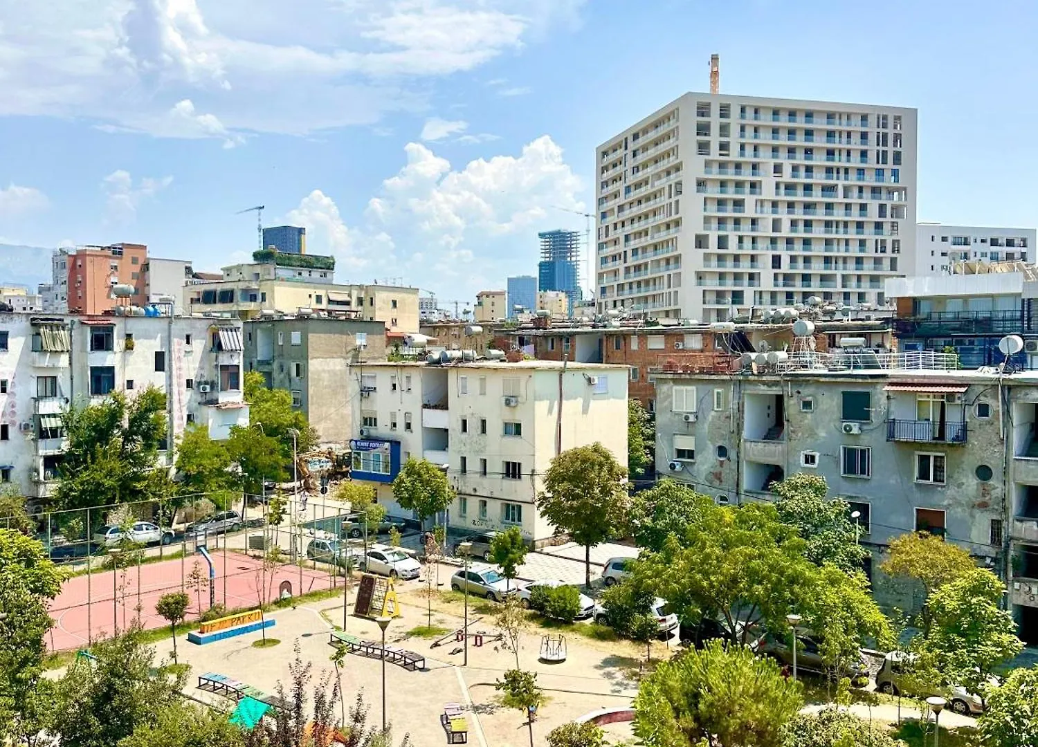 Gilbert'S Bright & Cozy Apartment Near City Center تيرانا 0*,