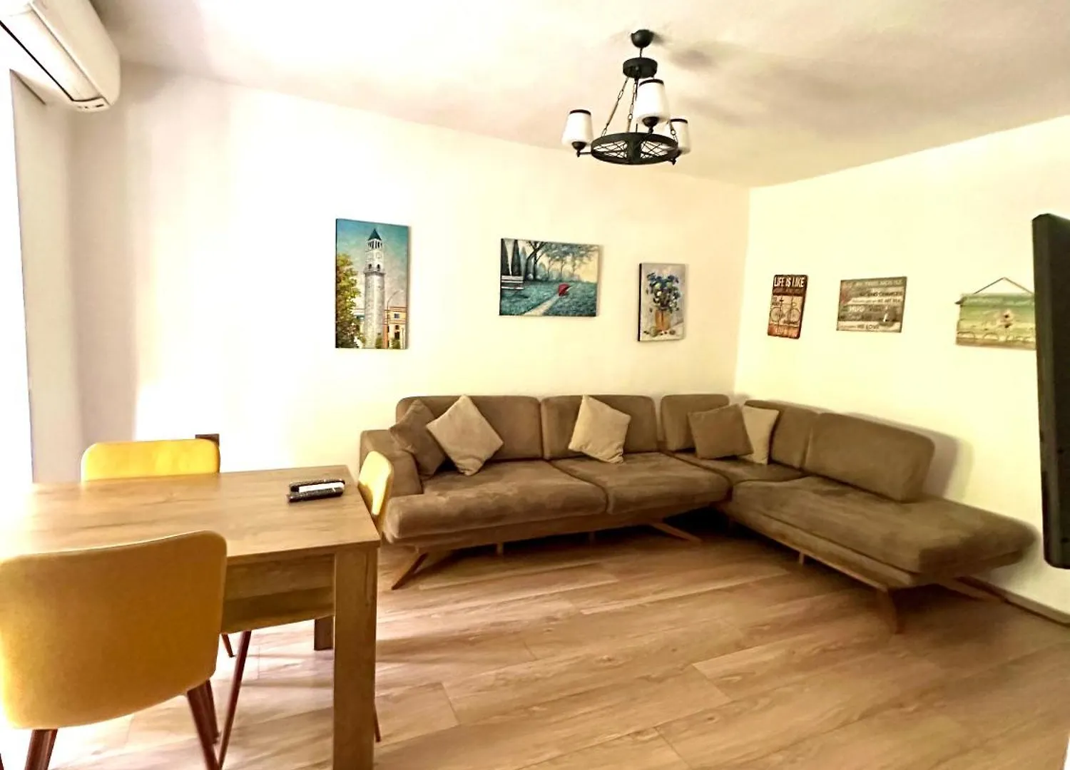 Gilbert'S Bright & Cozy Apartment Near City Center Tirana